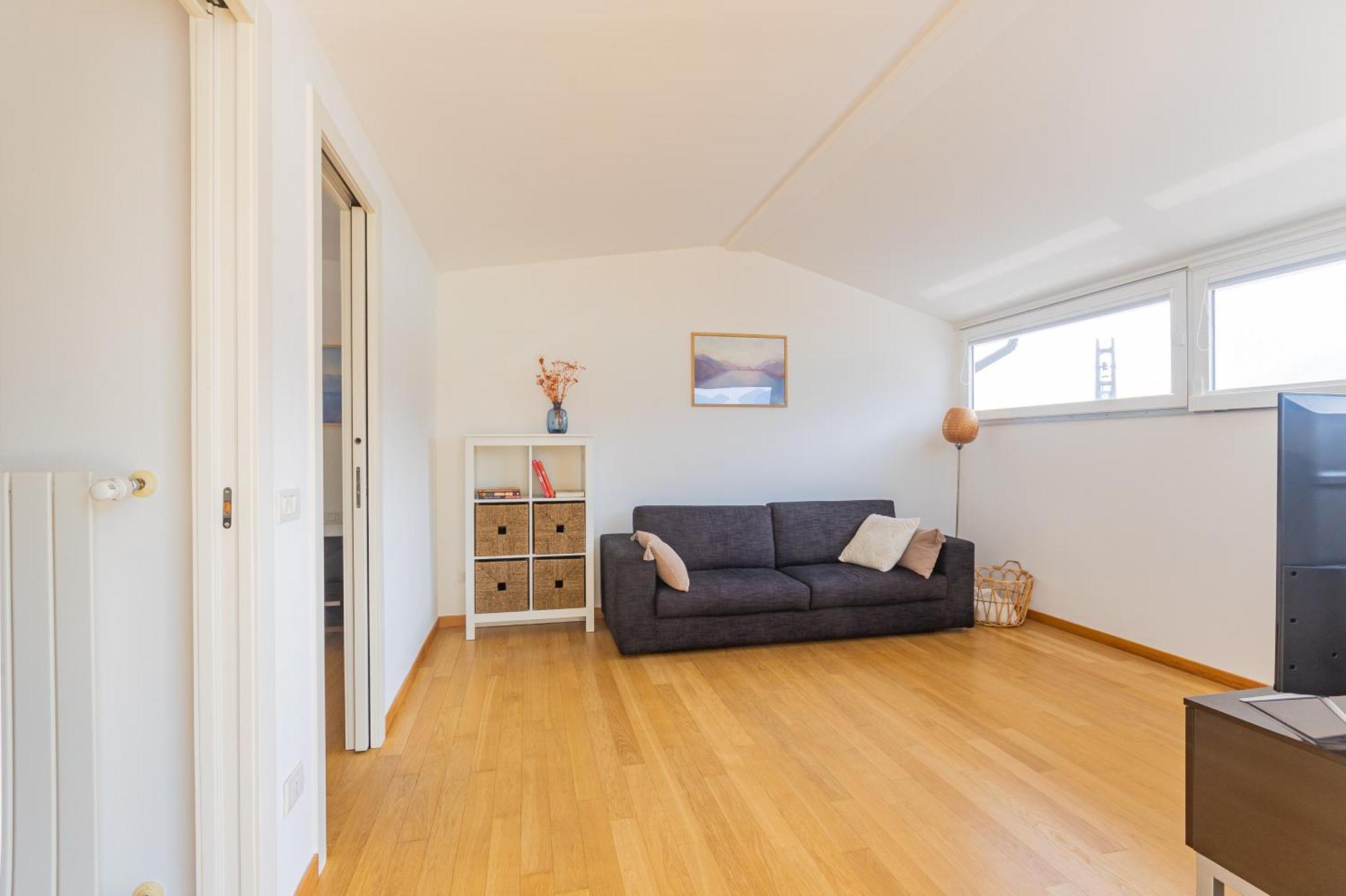 Ferienwohnung Casa Madlen - Bright Attic With Marvelous View Campione dʼItalia Exterior foto
